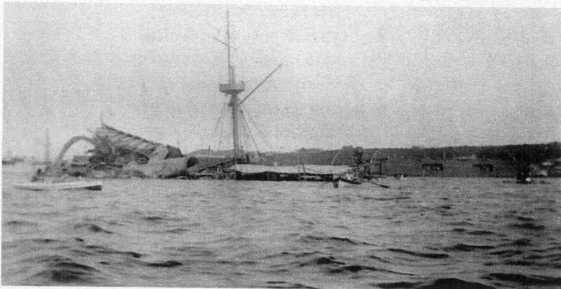 Goñi 's photograph of the destroyed MAINE courtesy of Jose Poncet